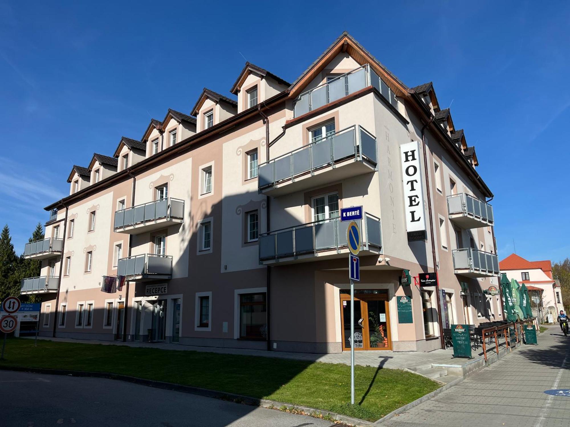 V Harmonii 3 Patro Apartment